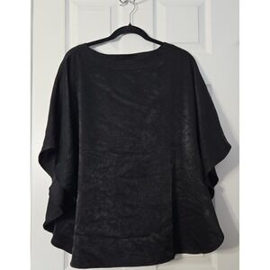 Chico's Womans New with tags Short Sleeve Blouse Size S/M. Black.